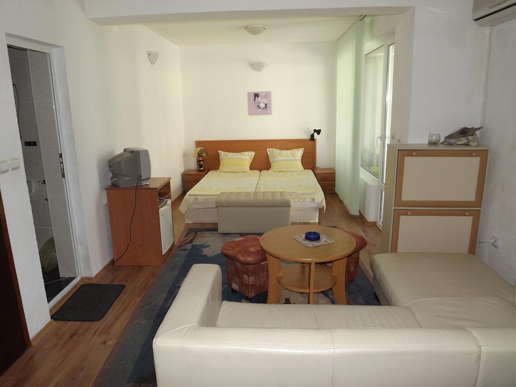 פרימורסקו Guest House Stenli חדר תמונה